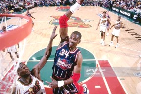 开云体育sports-火箭主场大胜活塞，主场保持稳定()