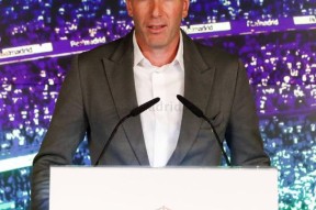 荷兰风云球员转会西甲，开创新篇章()