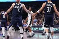 开云体育官网-独行侠控卫东斯基复出后场暴走+()