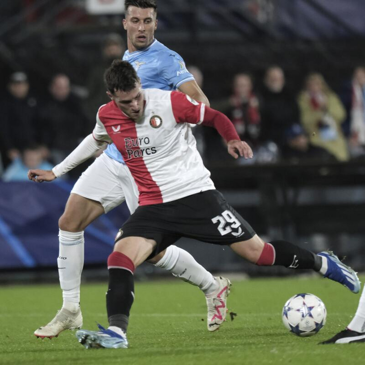 拉齐奥门将神勇表现，多次神扑挽救球队()  第2张